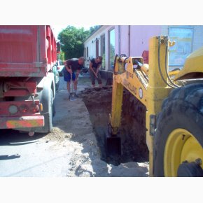 Opgravning af nedlagte tankstationer i juli 2006